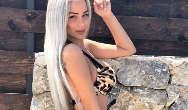 Merve Sanay kapıyı çıplak açtı!