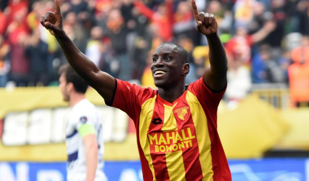 Demba Ba bombası!