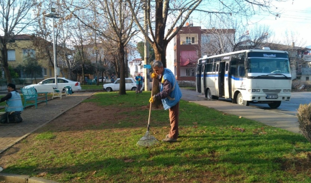 Merkezefendi’de parklarda kış bakımı