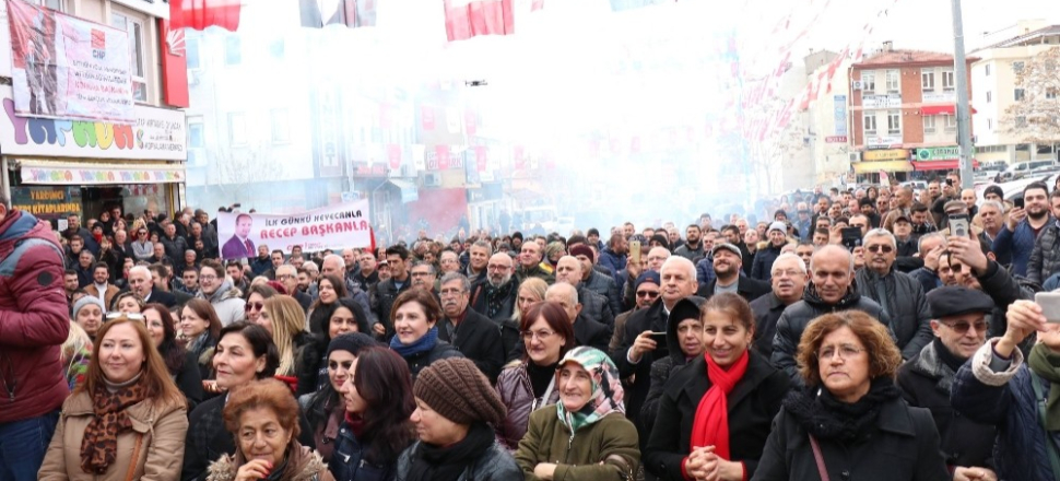 500 araçlı, meşaleli, davullu zurnalı karşılama
