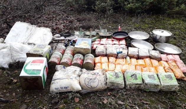 Teröristlerin bidonlarla gömülü gıdaları ele geçirildi