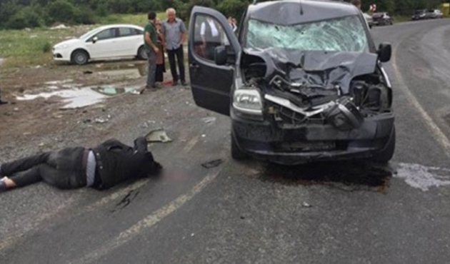 Devrilen motosikletin sürücüsü hayata tutunamadı