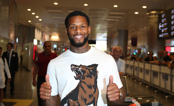 Fenerbahçe'nin yeni yıldızı Jeremain Lens İstanbul'da!