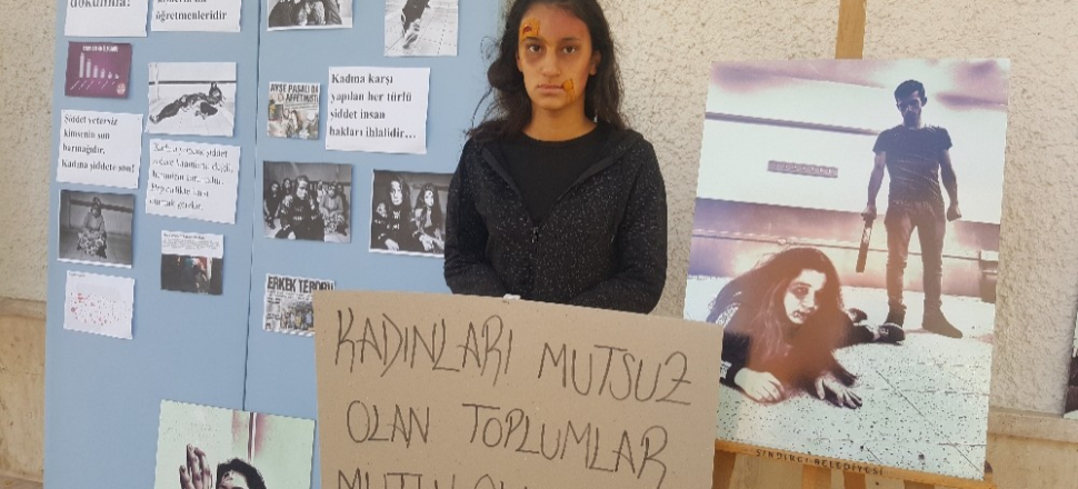 Öğrenciler kadına şiddeti canlandırdı