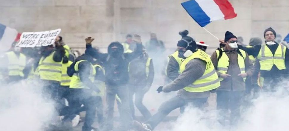 Paris’te eylemciler evlerine döndü