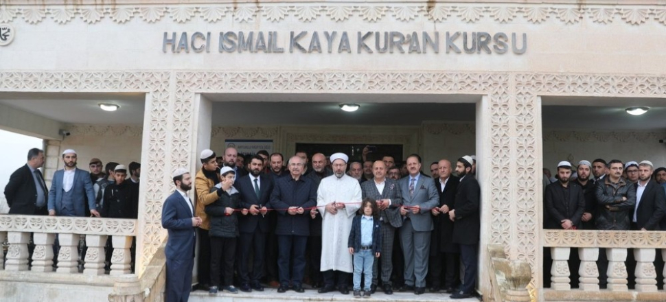 Diyanet İşleri Başkanı Erbaş gençlerle sabah namazı kıldı
