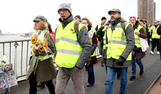"Sarı yelekliler" protestosu Hollanda'ya sıçradı!
