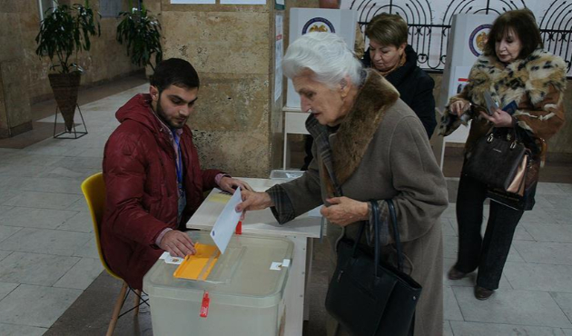 Ermenistan erken seçim için sandık başına gitti!
