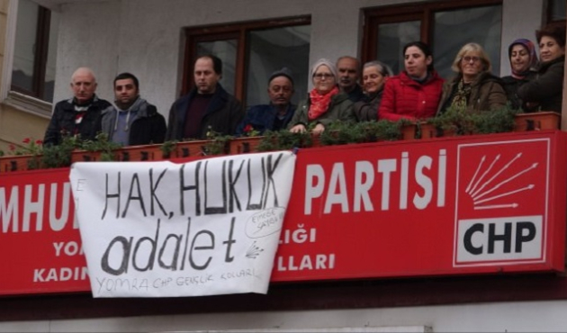 CHP görevden aldı, binayı bastılar!