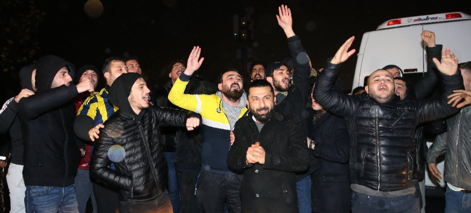 Fenerbahçe'ye Samandıra'da tepkili karşılama!