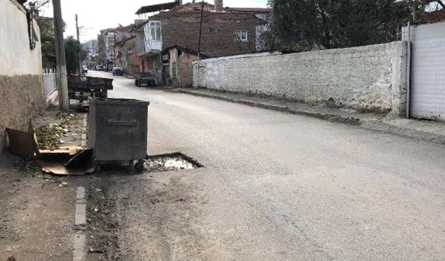 Roma dönemine ait mozaik, çöp konteyneri altında