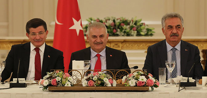 Başbakan Yıldırım, AK Partili eski bakanları ağırladı