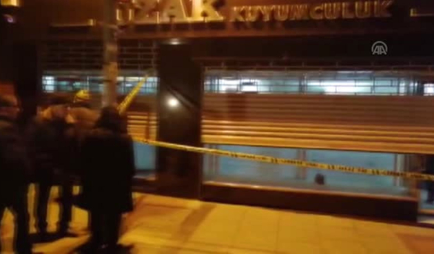 Kuyumcuda soygun girişimi kamerada