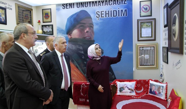 Vali Yıldırım şehit ailelerini yalnız bırakmıyor