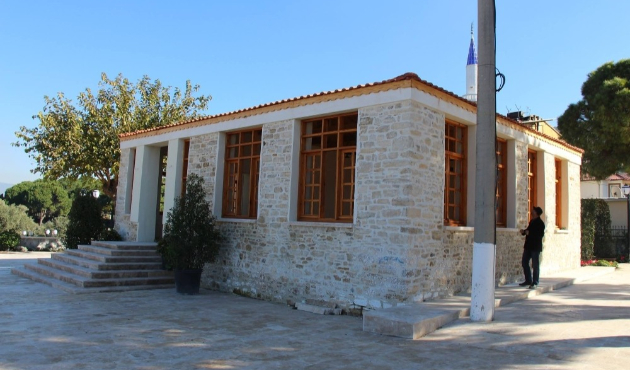 Söke Ağaçlı’da tarihi okul binası ayağa kaldırıldı