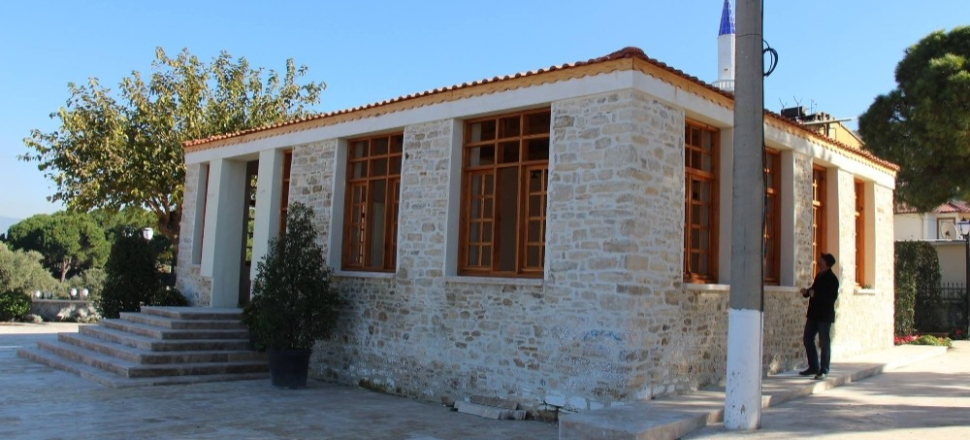 Söke Ağaçlı’da tarihi okul binası ayağa kaldırıldı