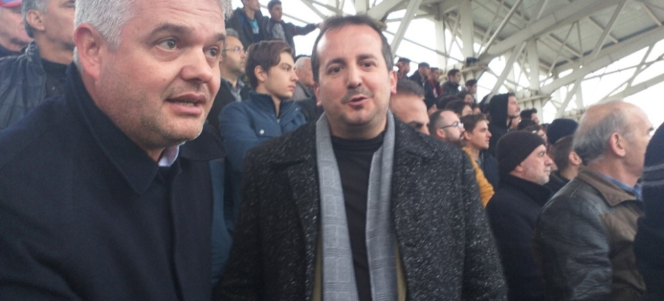 Milletvekili mahalle takımının maçına gitti