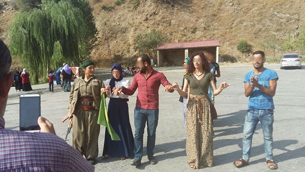 Yol kesen PKK'lılarla halay çekti, gözaltına alındı