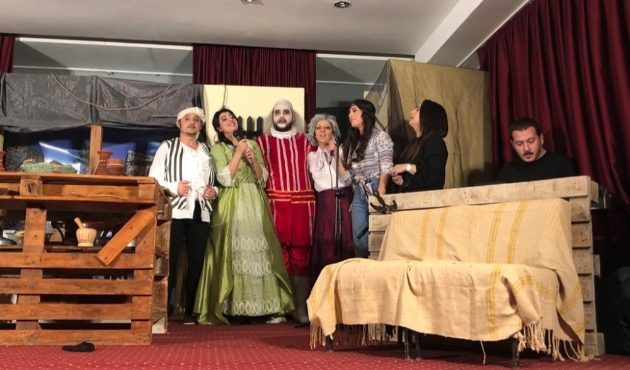 Söke’de “Tarla Kuşuydu Juliet” sahnelendi
