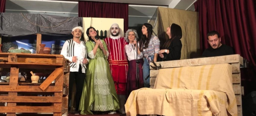 Söke’de “Tarla Kuşuydu Juliet” sahnelendi