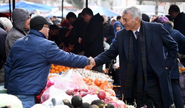 Günaydın, Pazar esnafıyla buluştu