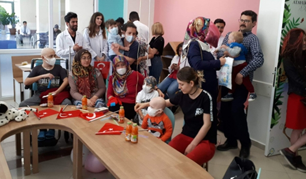 Lise öğrencilerinden lösemili çocuklara destek