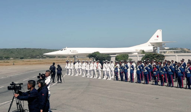 Venezuela'ya iki nükleer bomba uçağı gönderdi!