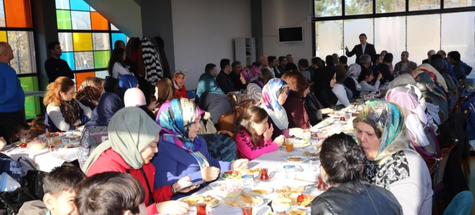Başkan Akın Erzurumlular ile bir araya geldi