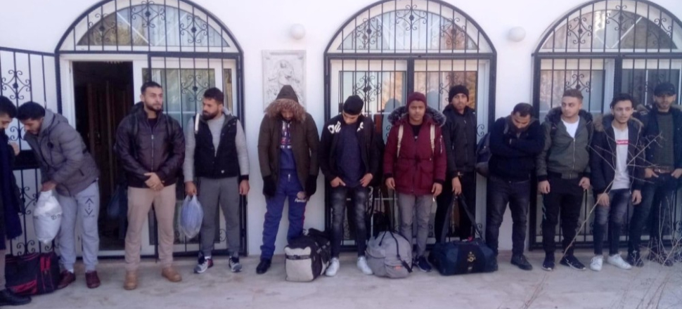 Aydın'da 23 kaçak göçmen saklandıkları evde yakalandı