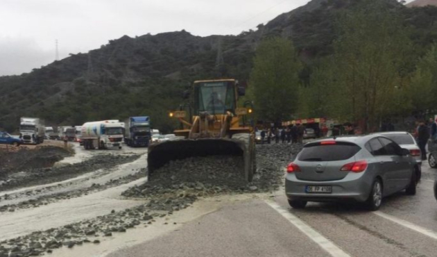 Gölbaşı- Malatya yolunda heyelan