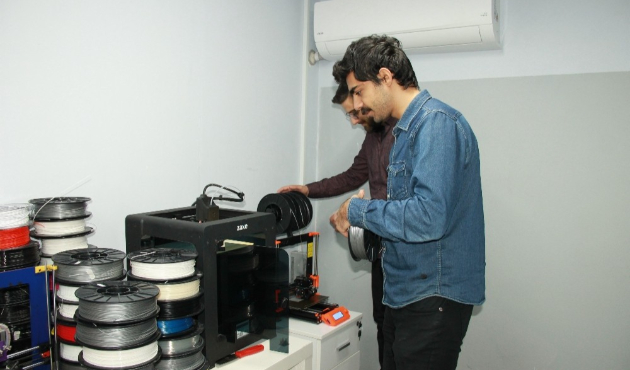 Yalovalı mühendisler dünyaya kafa tutuyor