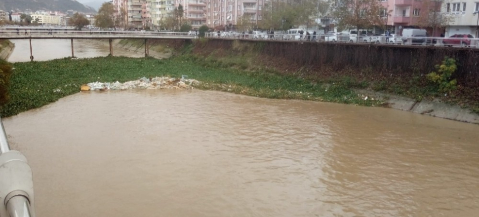 Hatay'da su canavarlarıyla mücadeleye ‘yağış’ arası