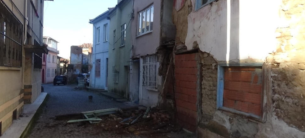 Tarihi ev kuvvetli yağışa dayanamadı