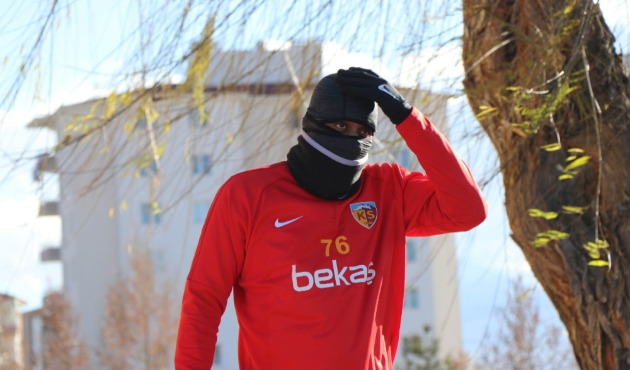 Soğuk hava Kayserisporlu futbolcuları da etkiledi