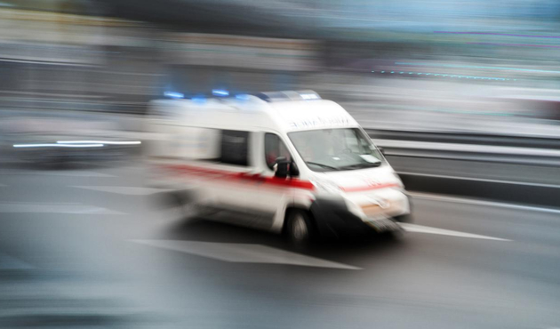 İstanbul Fatih'te otomobilin çarptığı kişi yaralandı