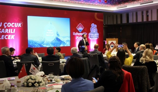 İstanbul'da ünlü ebeveynler ders başı yaptı