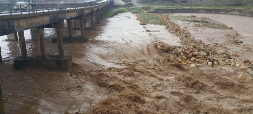 Adıyaman’da sel önüne ne kattıysa sürükledi