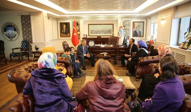 Kayseri'de öğrencilerden Büyükkılıç’a ziyaret