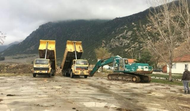 Denizli Çardak’da gölet temizleme çalışması