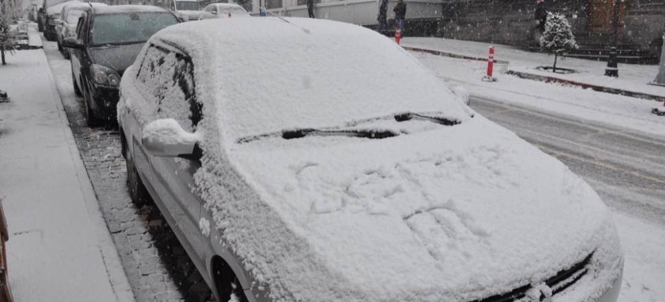 Kars'ta kara kış yüzünü gösterdi