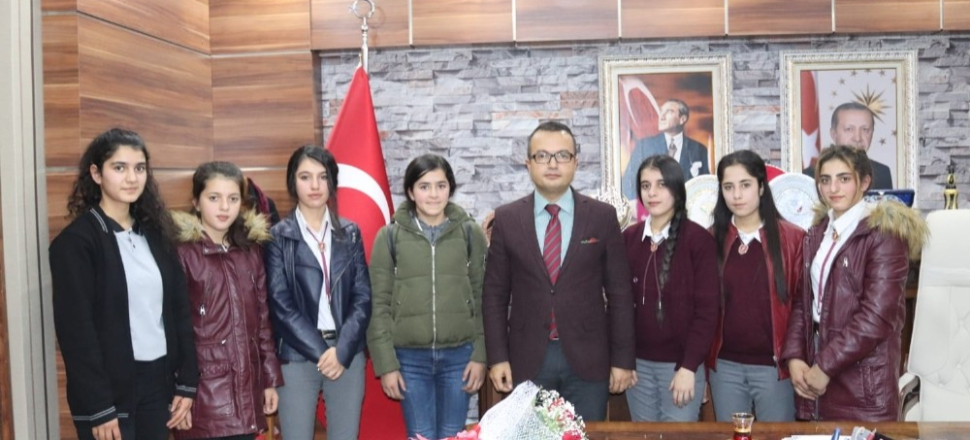 Hakkari'de Kaymakam Kendüzler, Dağlıcalı öğrencileri ağırladı