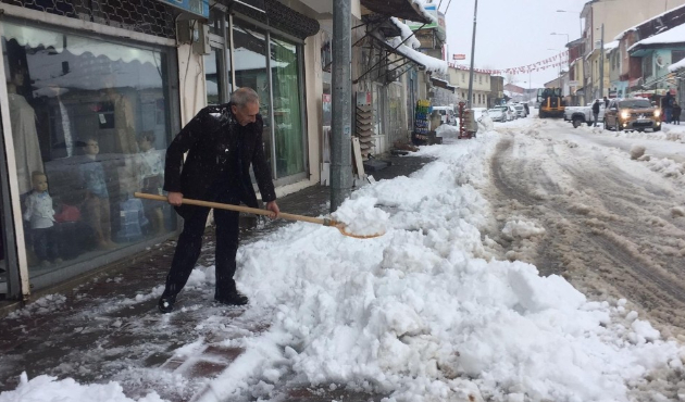 Bingöl Karlıova’da kar temizleme çalışmaları başladı