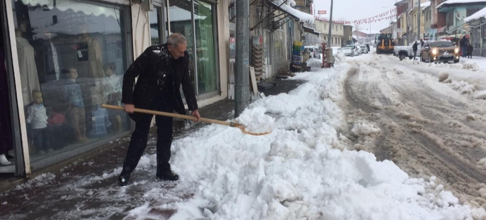Bingöl Karlıova’da kar temizleme çalışmaları başladı