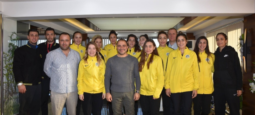 Manisa'da Başkan Uçak Sarı Melekleri kutladı