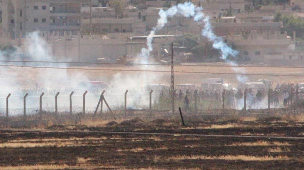 Suruç'ta sınırda örülen duvarı engellemek isteyenlere müdahale