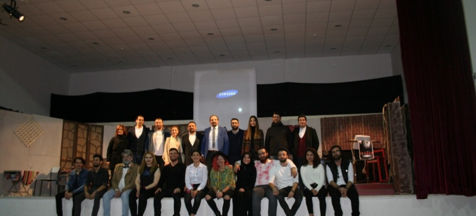 Zonguldak Devrek kampüste İngilizce tiyatro oyunu sahnelendi