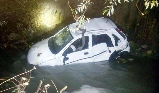 Şanlıurfa'da otomobil dereye düştü, sürücü yaralandı