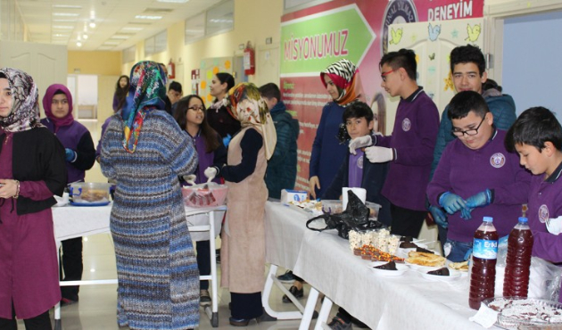 Balıkesir'de Türk Malları Haftası özel öğrencilerle kutlandı