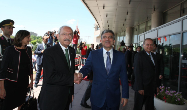 Fehmi Koru onu hâlâ "siyaset bilgesi" sanıyor!