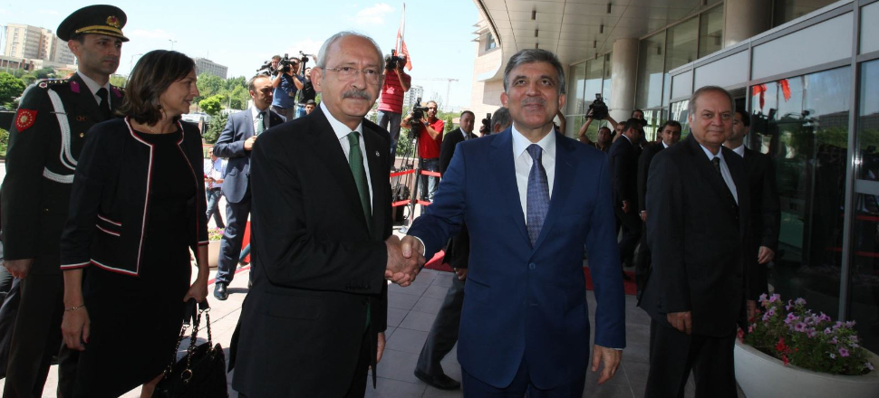 Fehmi Koru onu hâlâ "siyaset bilgesi" sanıyor!